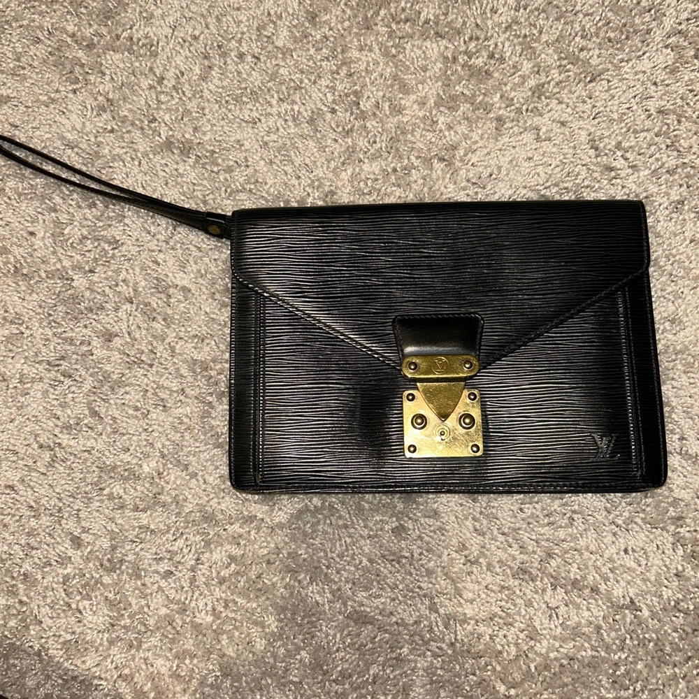 LOUIS VUITTON Epi Pochette black clutch